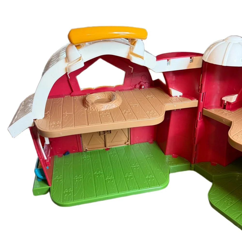 Battat Red Barn Toy Playset CH1050-01 Folding Farmhouse with Silo and Handle